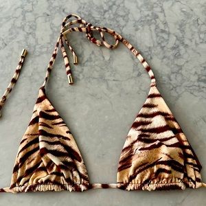 Monday swim wear bikini top size V